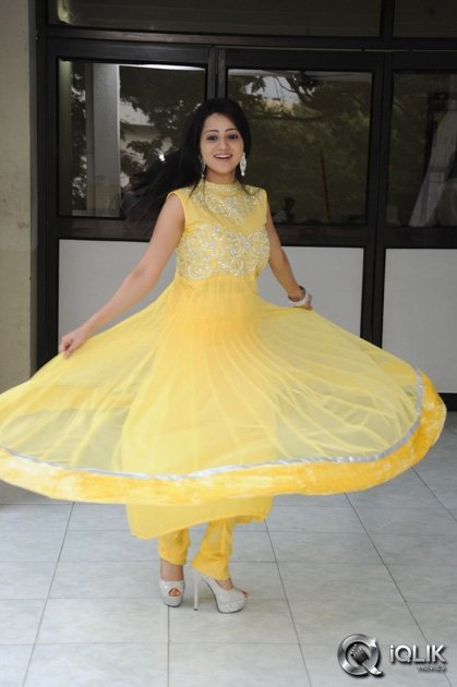 Reshma-at-Jeelakarra-Bellam-Movie-Press-Meet